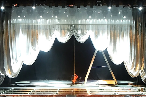 Attentive wallpaper More Tipologii de cortine - Cortine teatru si cortine acustice cu  accesorii-Stage Showtech